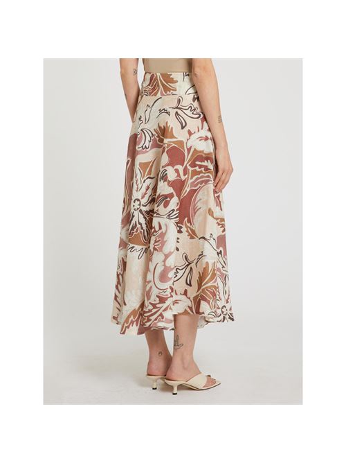 A large foliage print and lightweight linen fabric: resistance is futile when it comes to the allure of this light skirt. Try it with slim-fit tops and flowing bomber jackets for a trendy city look. MARELLA SPORT | 2613101074200001